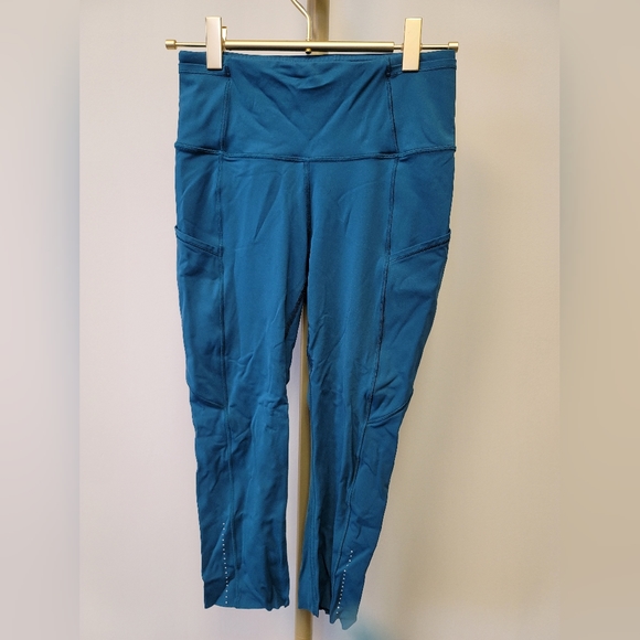 LULULEMON Fast Free Crop Leggings  - Women's High-Performance Activewear - Picture 3 of 9